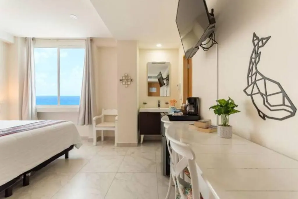 Apartment Ocean Front Studio 2C, New Listing Cancun Mexico