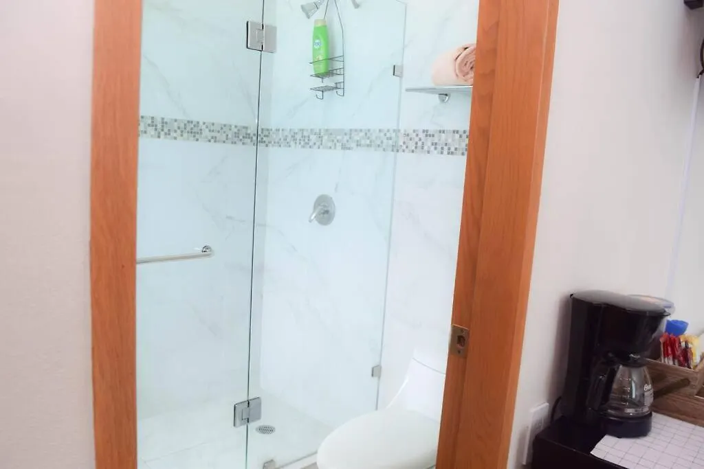 Ocean Front Studio 2C, New Listing Cancun Apartment