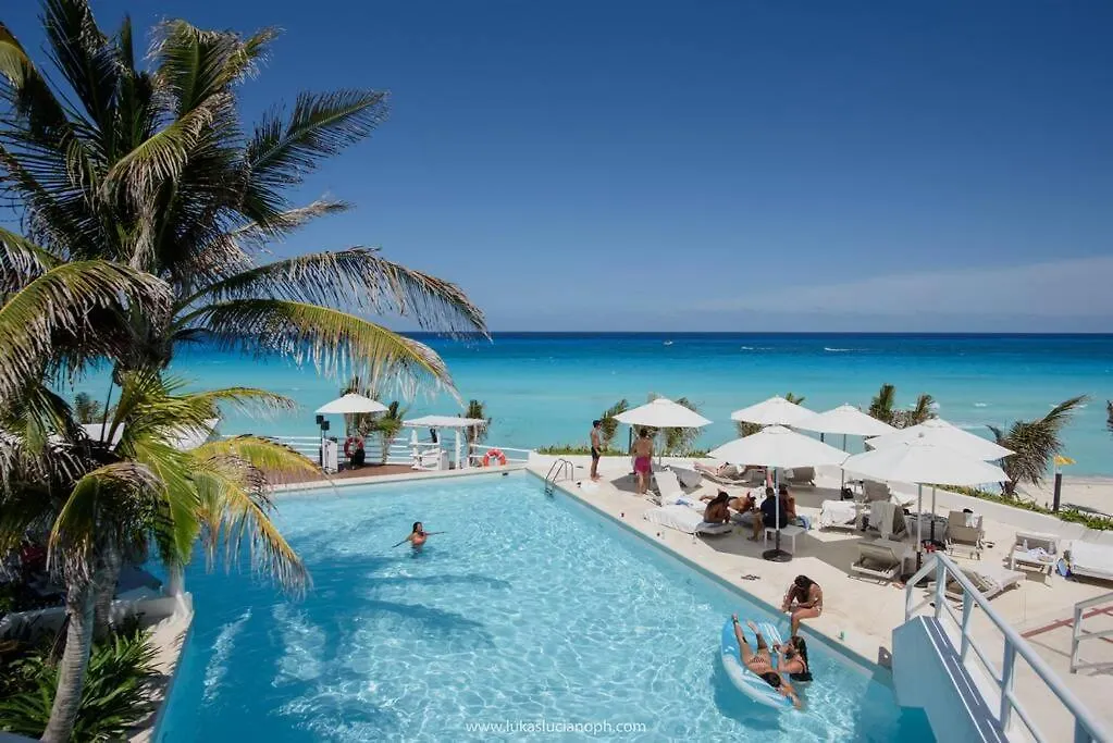 Ocean Front Studio 2C, New Listing Cancun Apartment