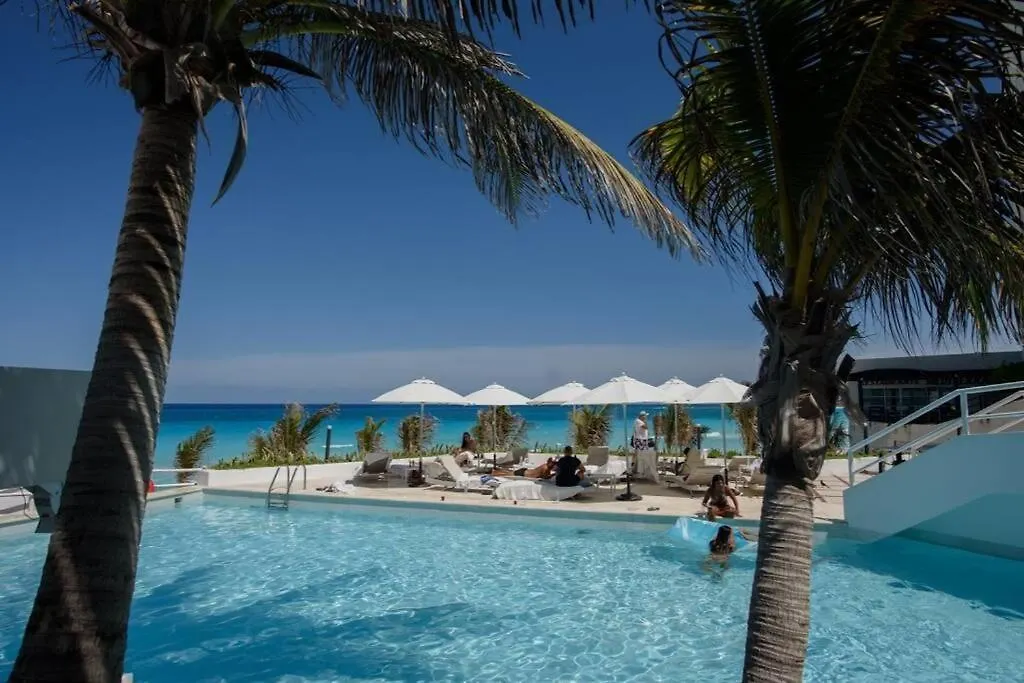 Apartment Ocean Front Studio 2C, New Listing Cancun
