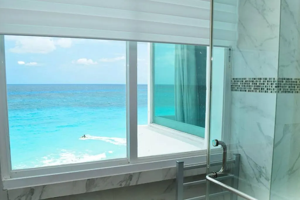 Apartment Ocean Front Studio 2C, New Listing Cancun