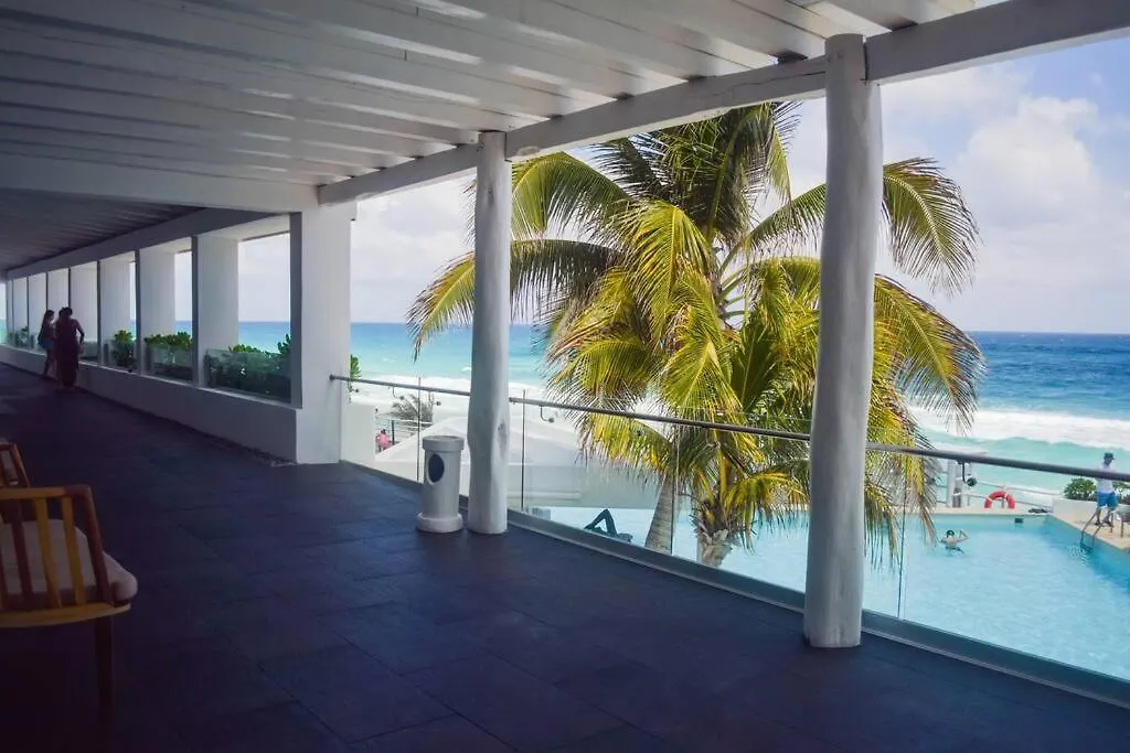Ocean Front Studio 2C, New Listing Cancun Apartment