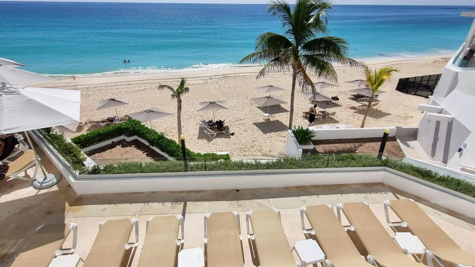 Ocean Front Studio 2C, New Listing Cancun Apartment